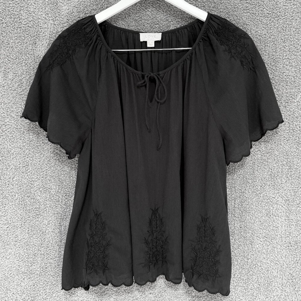 GAP short sleeve emboidered top black XL